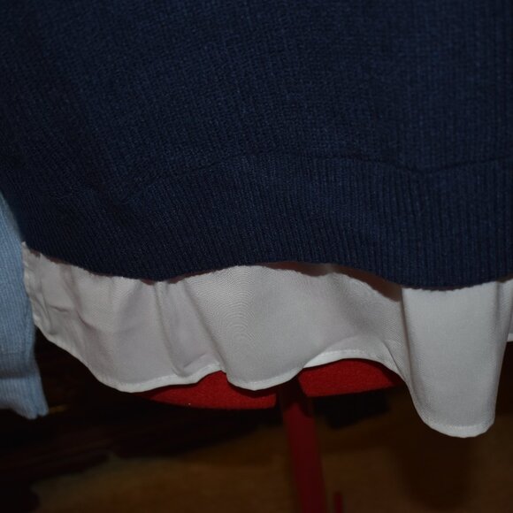 sweater - Picture 3 of 8